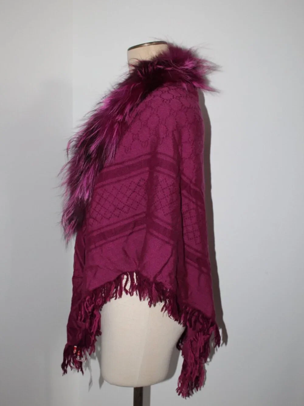 GUCCI Jacquard GG Wool Silk Fox Fur Trim Scarf Unisex Fringe Trim Stole Wrap